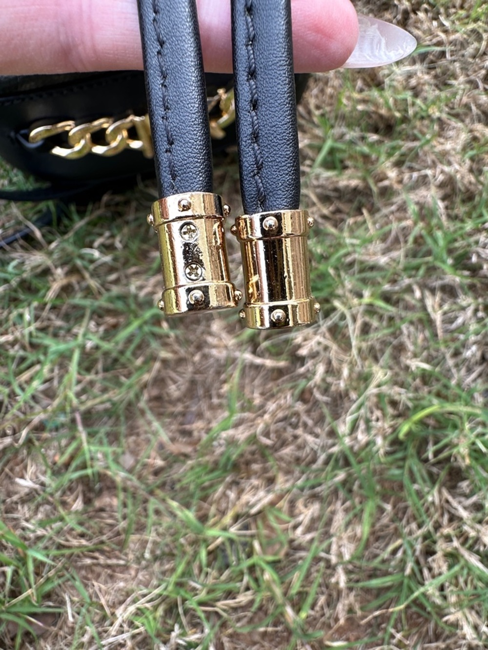 Michael Kors Devon Medium Bucket Bag in black pebbled leather black - Picture 7 of 15